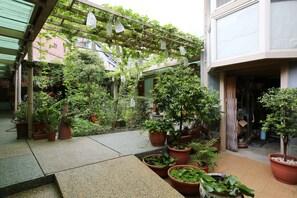 Property grounds - Long Shan Hotel (Jiaoxi)