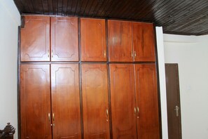 Deluxe Double Room, 1 Queen Bed | Room amenity