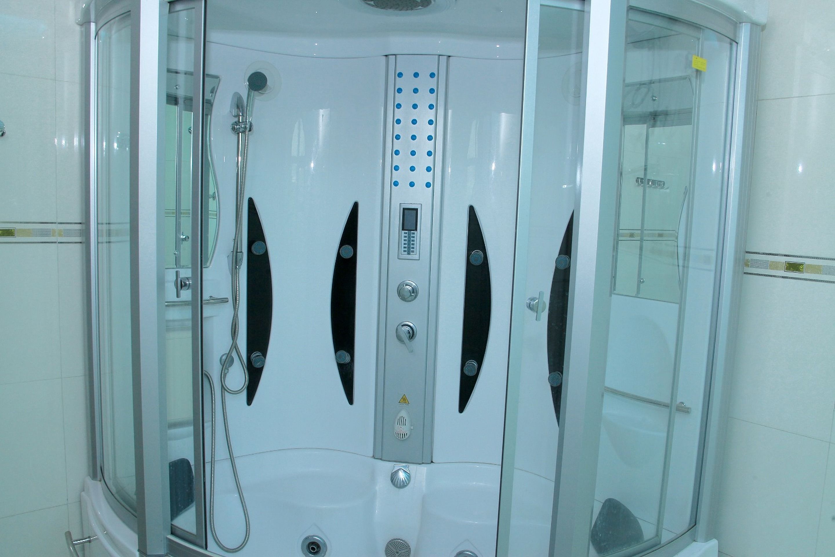 Habitación doble superior, 1 cama de matrimonio grande | Baño | Ducha y toallas