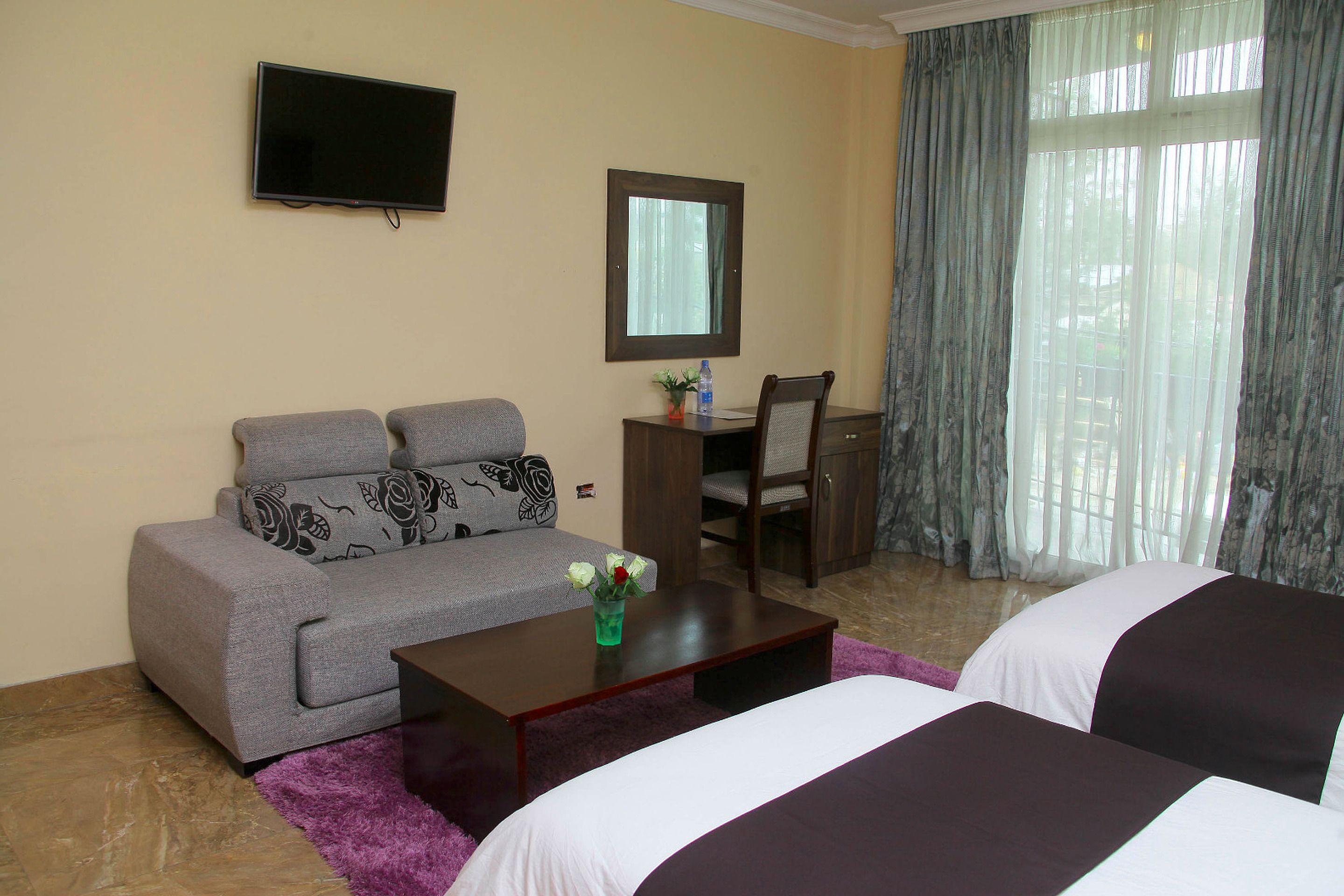 Family Room, Balcony | Desk, free WiFi