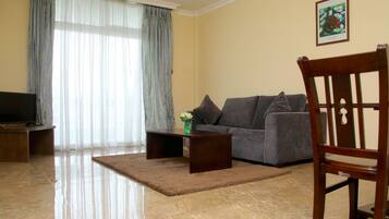 Family Room, Balcony | Living area