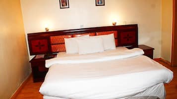 Desk, free internet, bed sheets