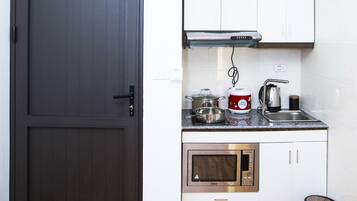 Fridge, paper towels