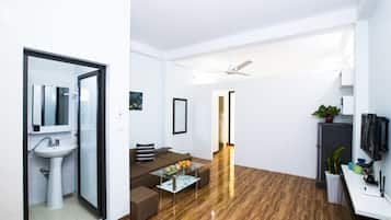 32-inch TV with cable channels, MP3 dock