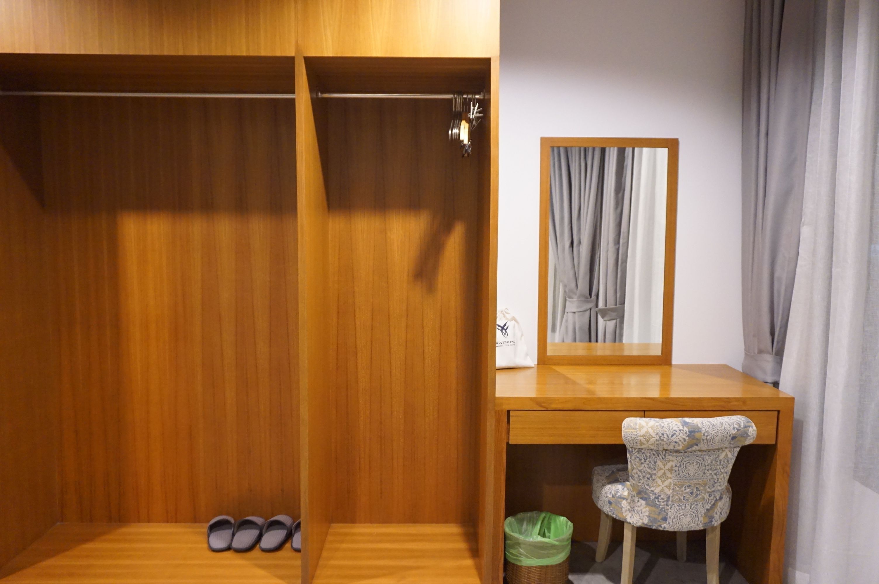 deluxe double room | free minibar, blackout curtains, free wifi