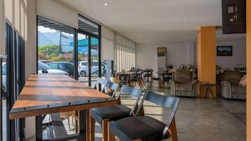 Área de estar no saguão