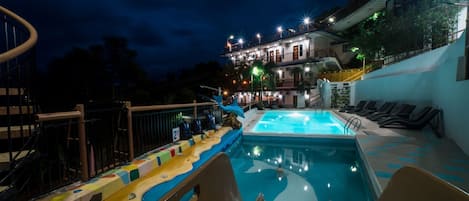 Außenpool, Liegestühle