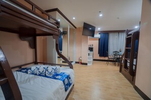 Family Room of 7 | 1 bedroom, premium bedding, minibar, in-room safe