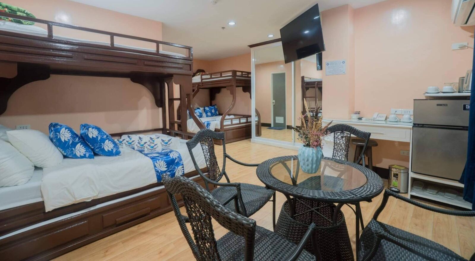 family room of 7 | mountain view