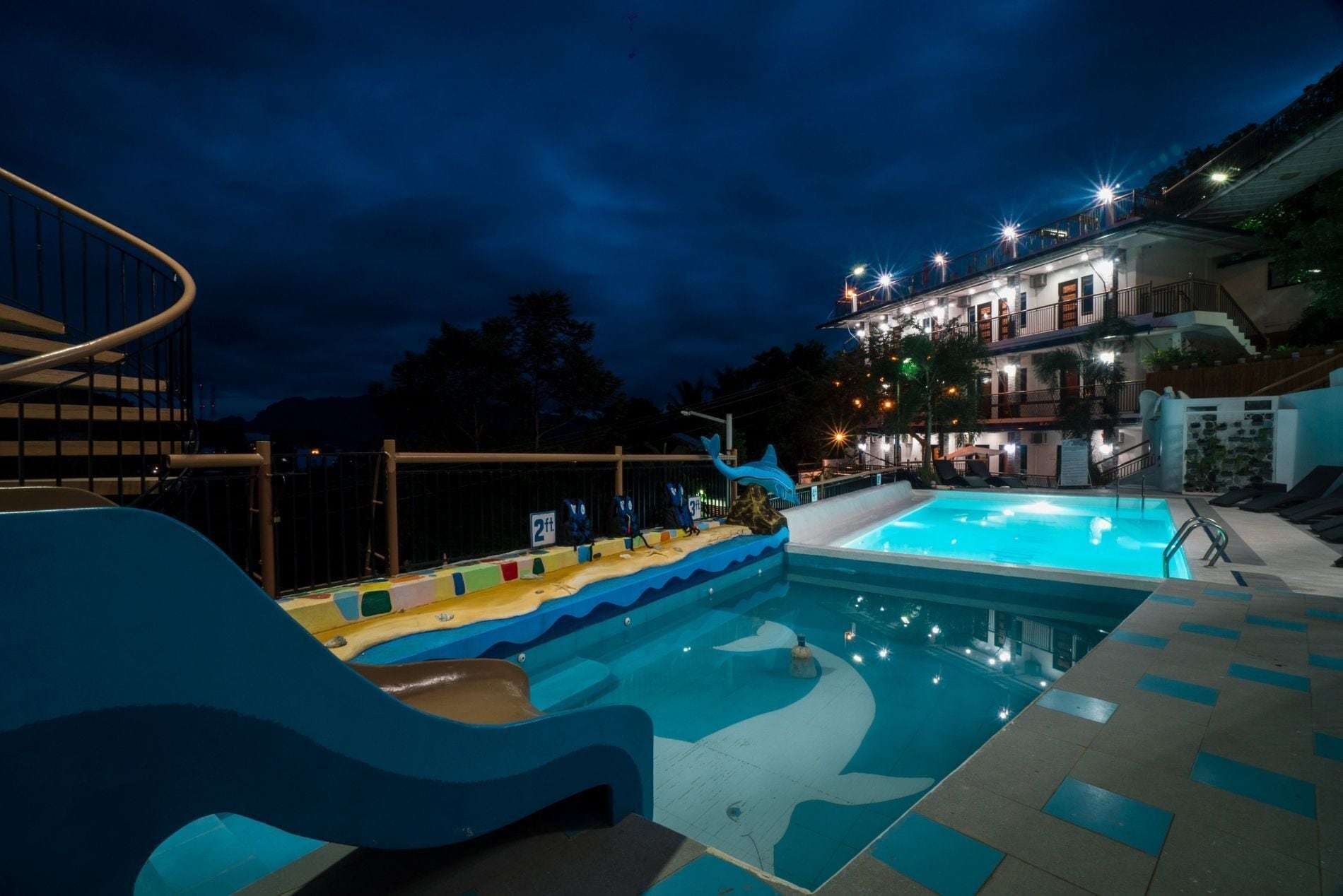 outdoor pool, pool loungers