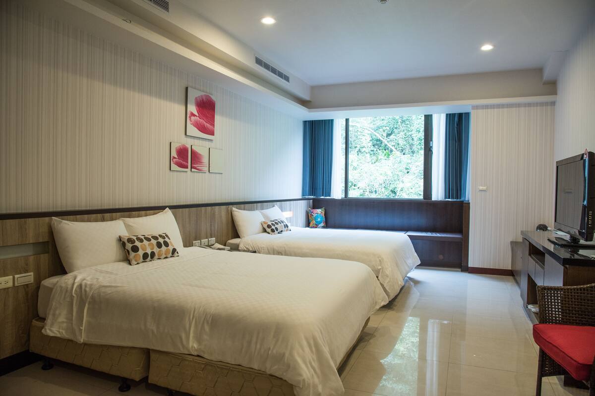 Desk, blackout drapes, WiFi (free), bed sheets