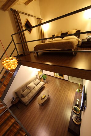 Àtic familiar | Escriptori, cortines opaques i wifi gratuïta