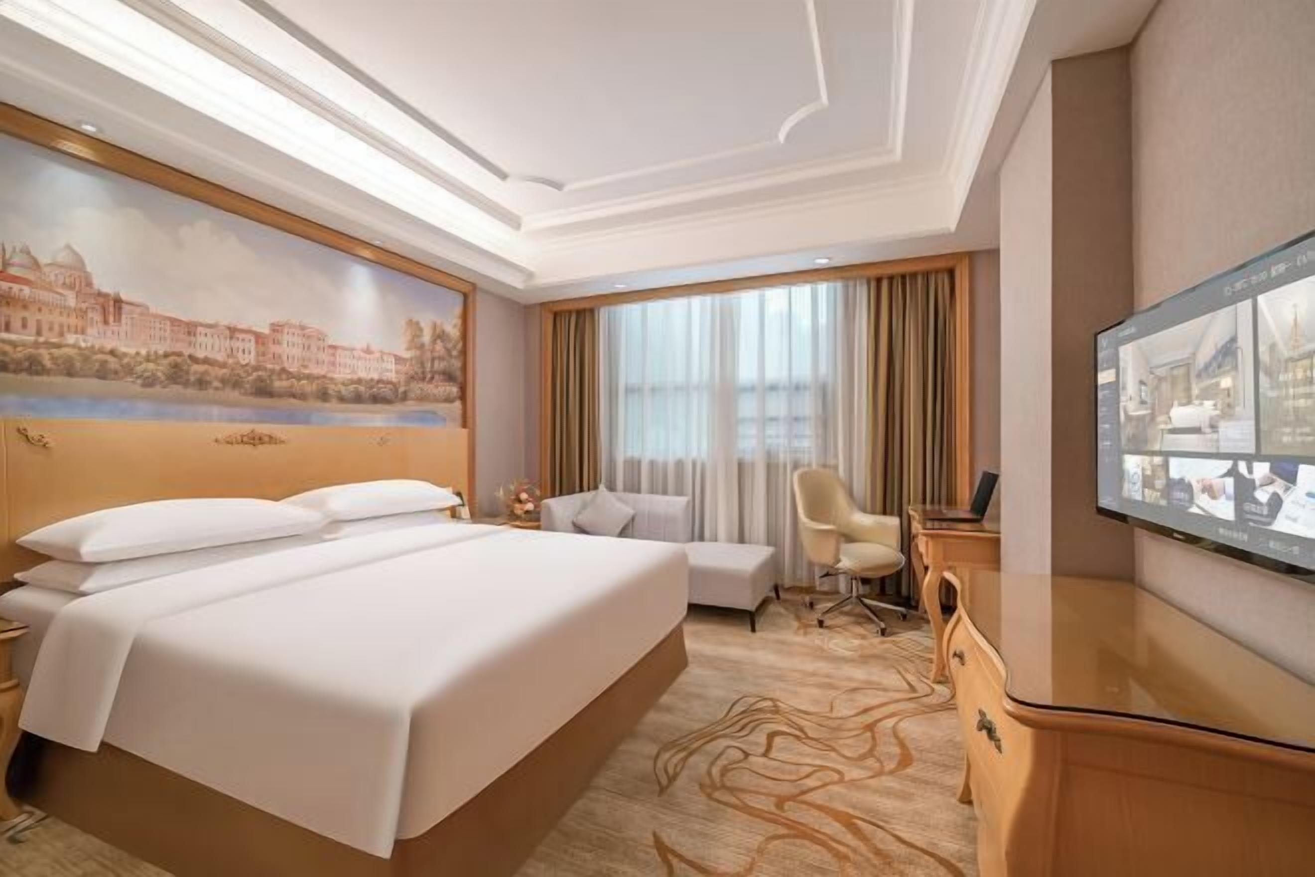 办公桌、遮光窗帘、免费 WiFi