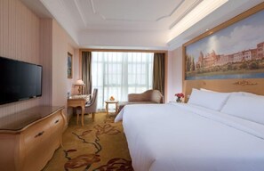 Deluxe Double Room | Desk, blackout curtains, free WiFi - Vienna International Hotel Longhua (Shenzhen)