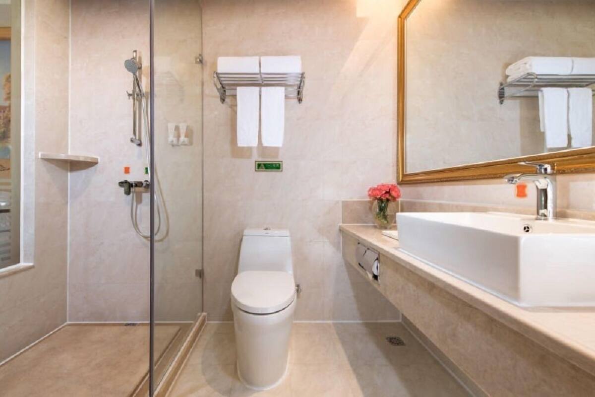 Business Double Room | Bathroom