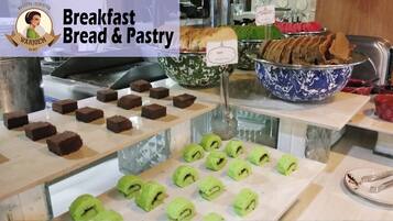 Petit déjeuner buffet (33000 IDR par personne)