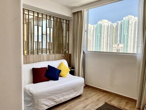 套房, 1 间卧室 | 起居区 | 49-英寸液晶电视 （配备有线频道）、电视