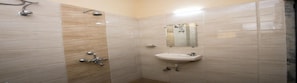 Deluxe Double Room | Bathroom