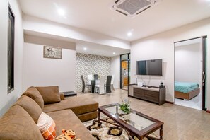 Three Bedrooms - Private Pool Villa  | 客廳 | 智能電視