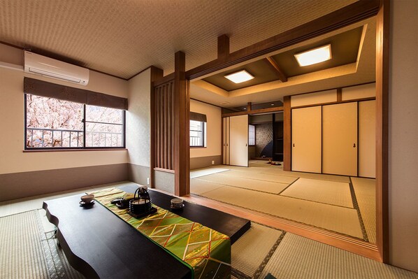 Japanese Style Room | Free WiFi