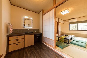 Japanese Style Room | Free WiFi