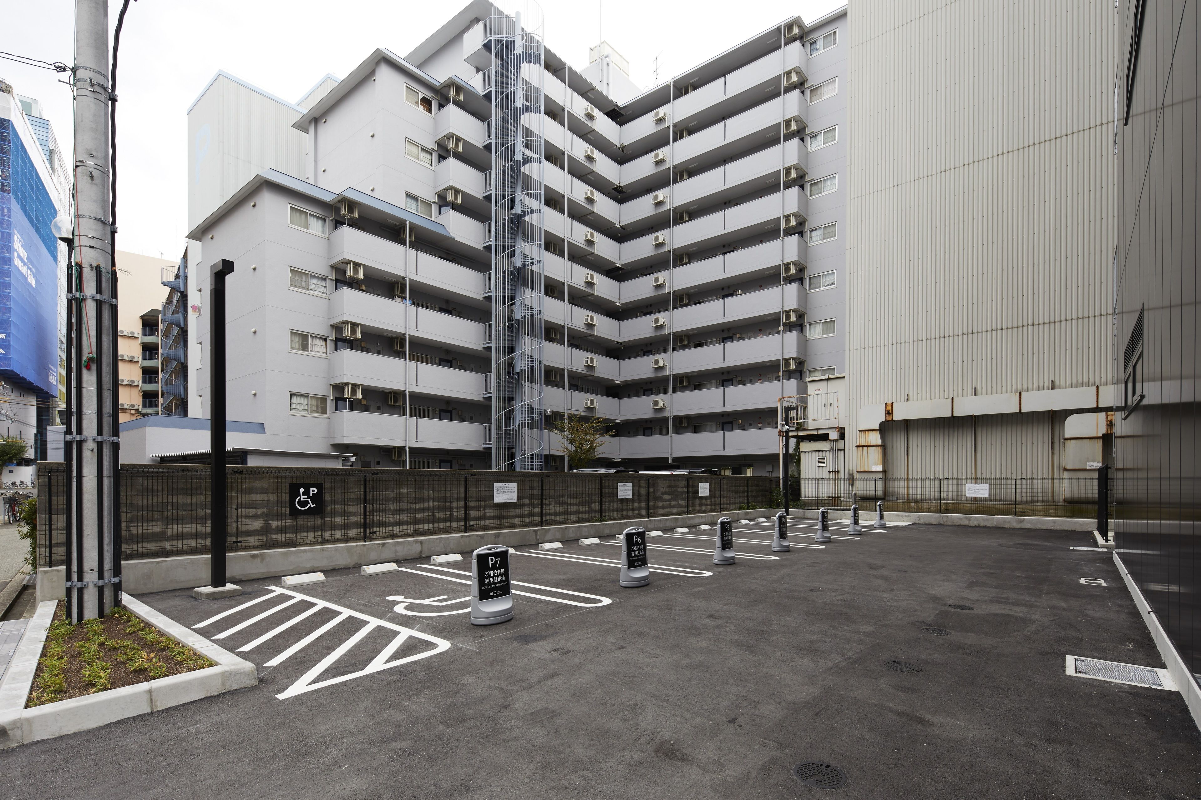 self-parking (surcharge) 2000 per night