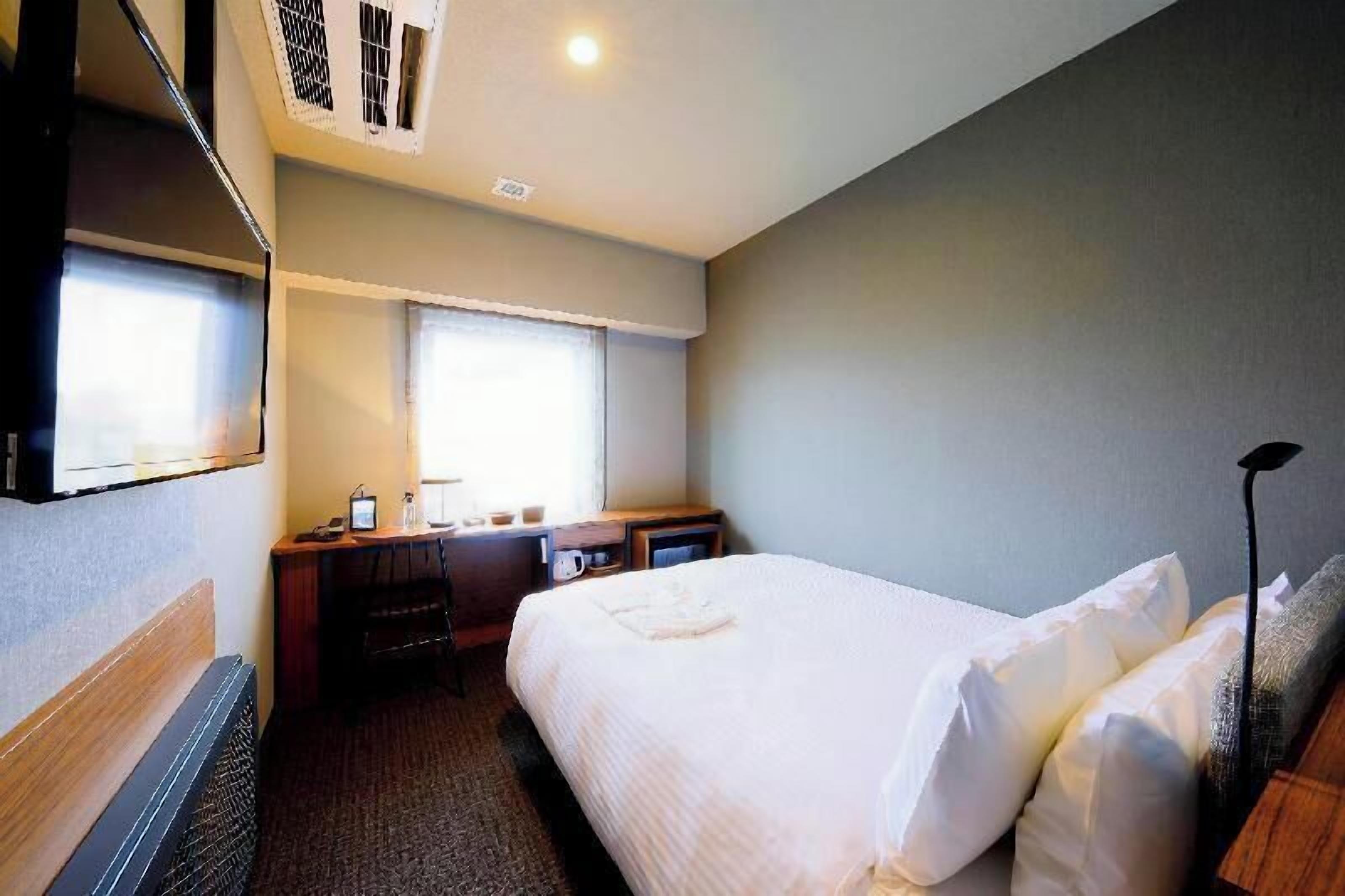 Peti besi dalam bilik, meja, seterika/papan seterika, Wi-fi percuma 