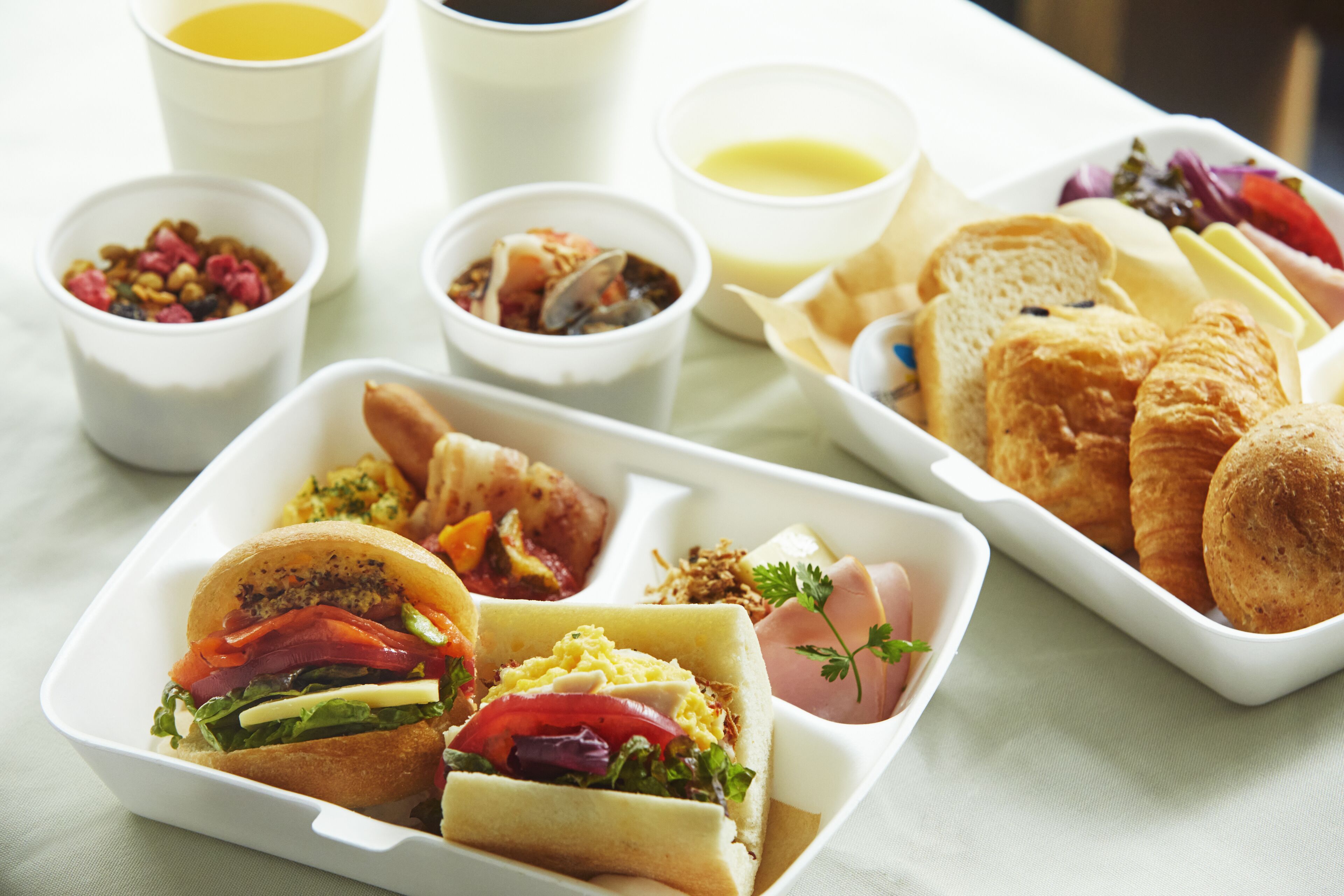 daily buffet breakfast (jpy 1500 per person)