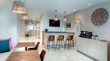 Televisión 40 pulgadas con canales de televisión vía satélite