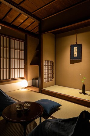 In-room safe, individually decorated, individually furnished - Saik (Kanazawa)