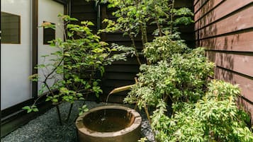 Superior Room, Multiple Beds, Ensuite | Garden view