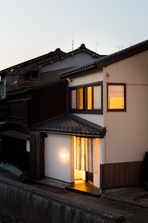 Front of property – evening/night - Higashiyama Aritsuki (Kanazawa)