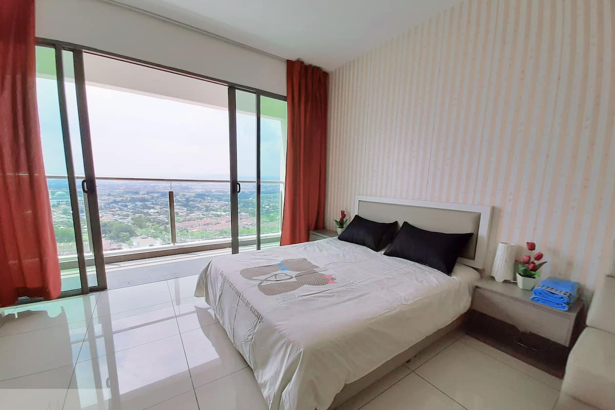 Premium bedding, individually decorated, individually furnished, desk