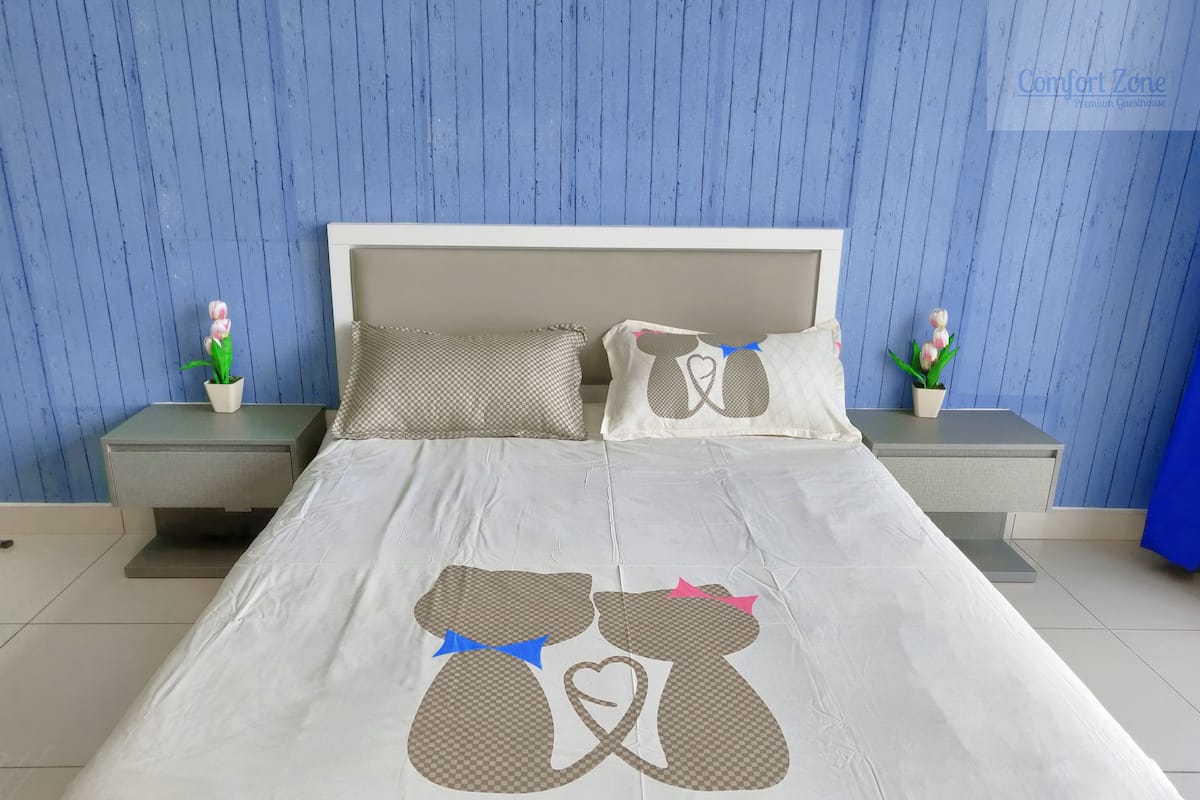 Premium bedding, individually decorated, individually furnished, desk