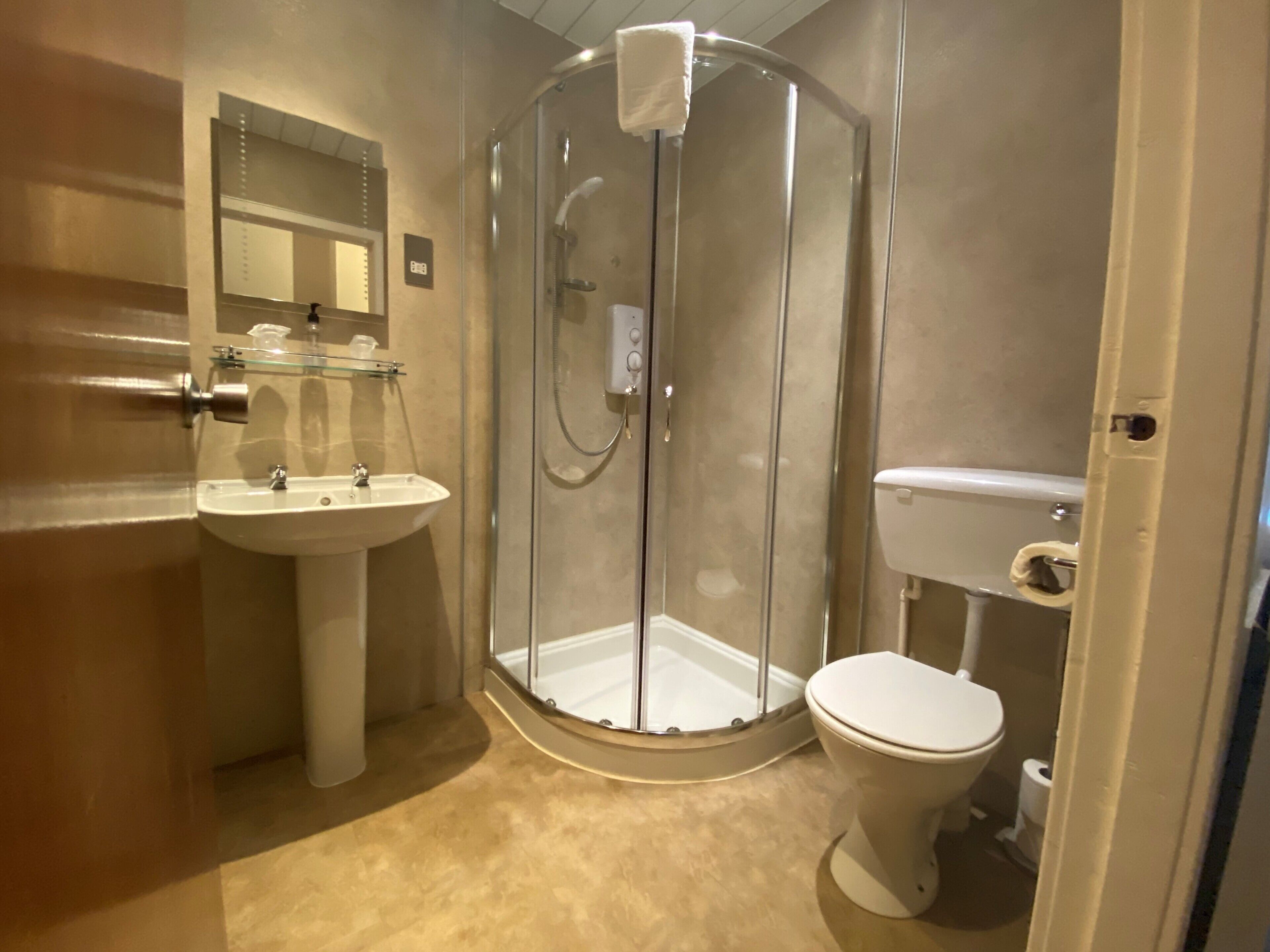 twin room | desk, iron/ironing board, free wifi, bed sheets