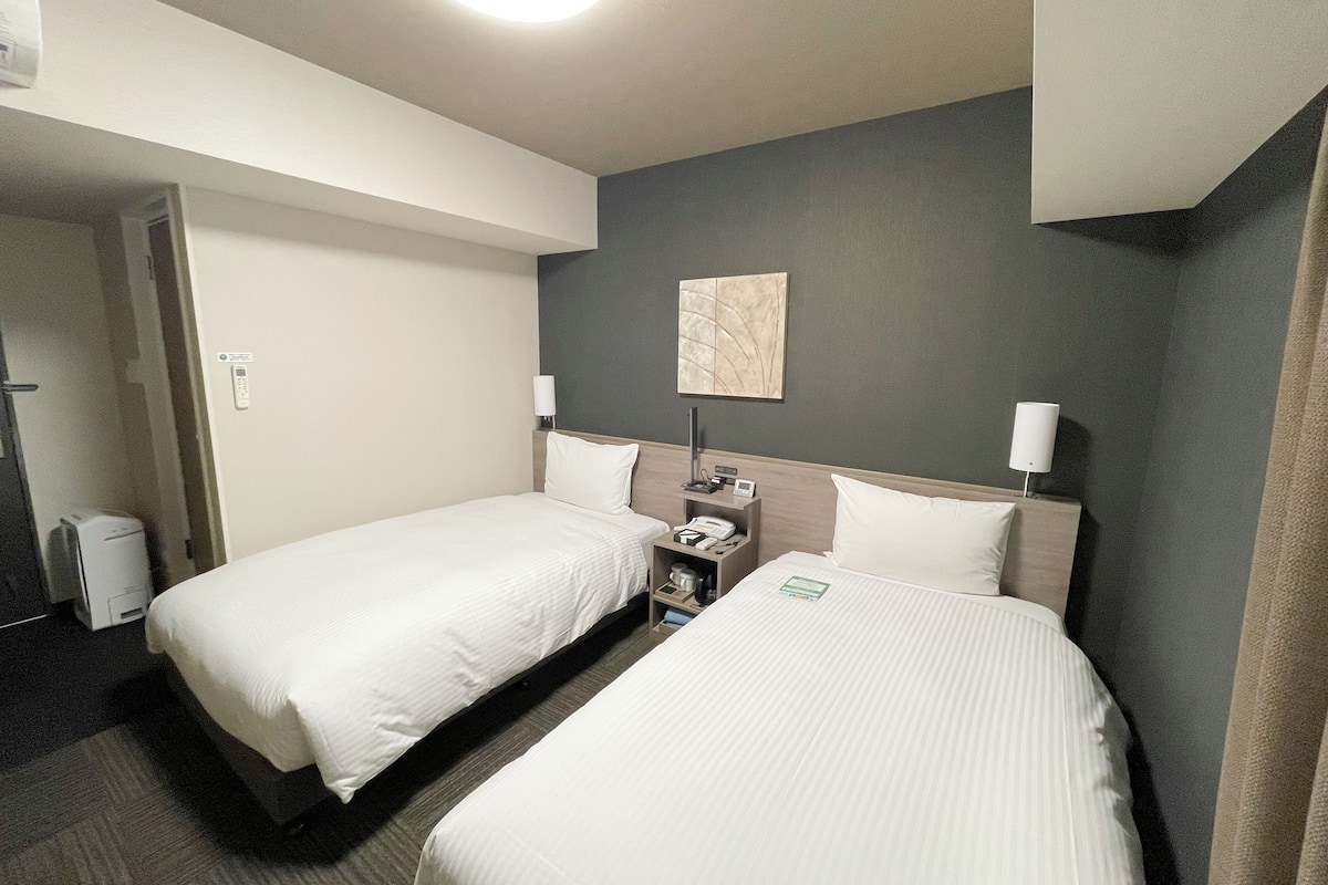 1 bedroom, desk, free wifi, bed sheets