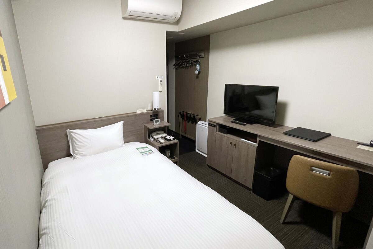Single Room City View Non-smoking Smoking Corner Available On The Same Floor