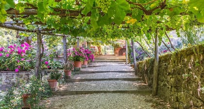 Stunning private villa with hot tub, WIFI, A/C, private pool, TV, patio and panoramic view