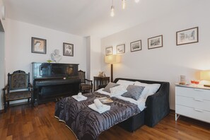 Soundproofing, iron/ironing board, Internet, bed sheets - P&O Apartments Arkadia 2 (Warsaw)