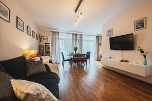 Soundproofing, iron/ironing board, Internet, bed sheets - P&O Apartments Arkadia 2 (Warsaw)