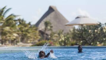 4 udendørs pools, åben fra kl. 06.00 til kl. 18.00, gratis hytter