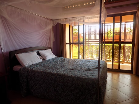 Individually decorated, individually furnished, desk, soundproofing. Elgon Heights Motel