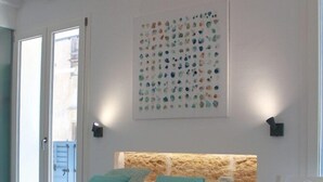 高級寝具、デスク、防音設備、WiFi (無料)