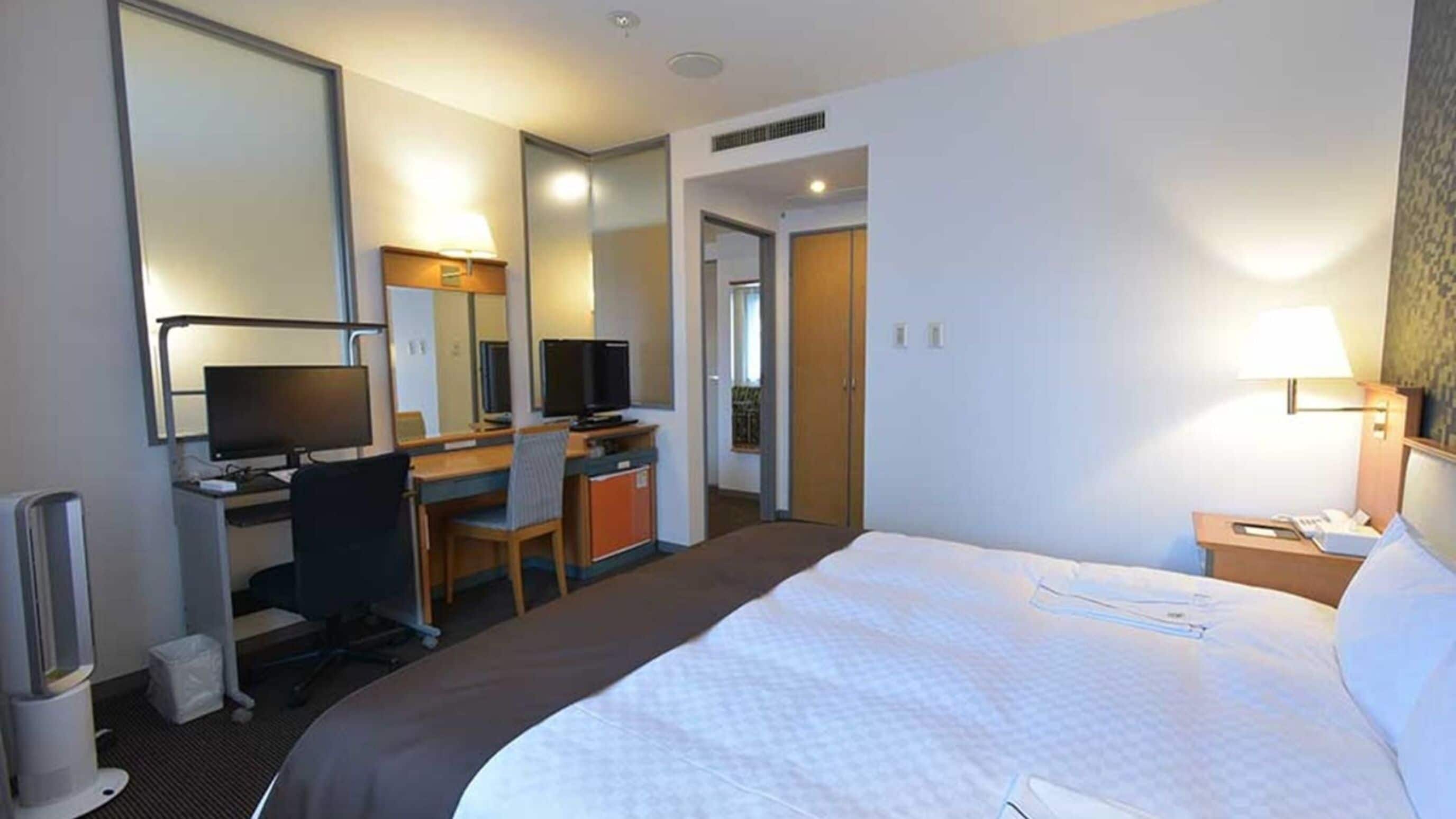 standard double room, 1 queen bed | desk, blackout curtains, free wifi, bed sheets