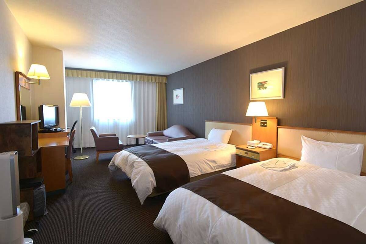 deluxe twin room, 2 bedrooms | desk, blackout curtains, free wifi, bed sheets