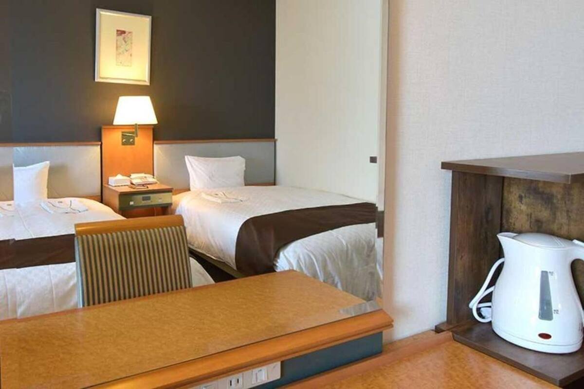 standard twin room, 2 bedrooms | desk, blackout curtains, free wifi, bed sheets