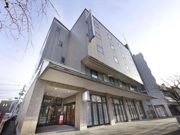 Front of property - Blossom Hotel Hirosaki (Hirosaki)