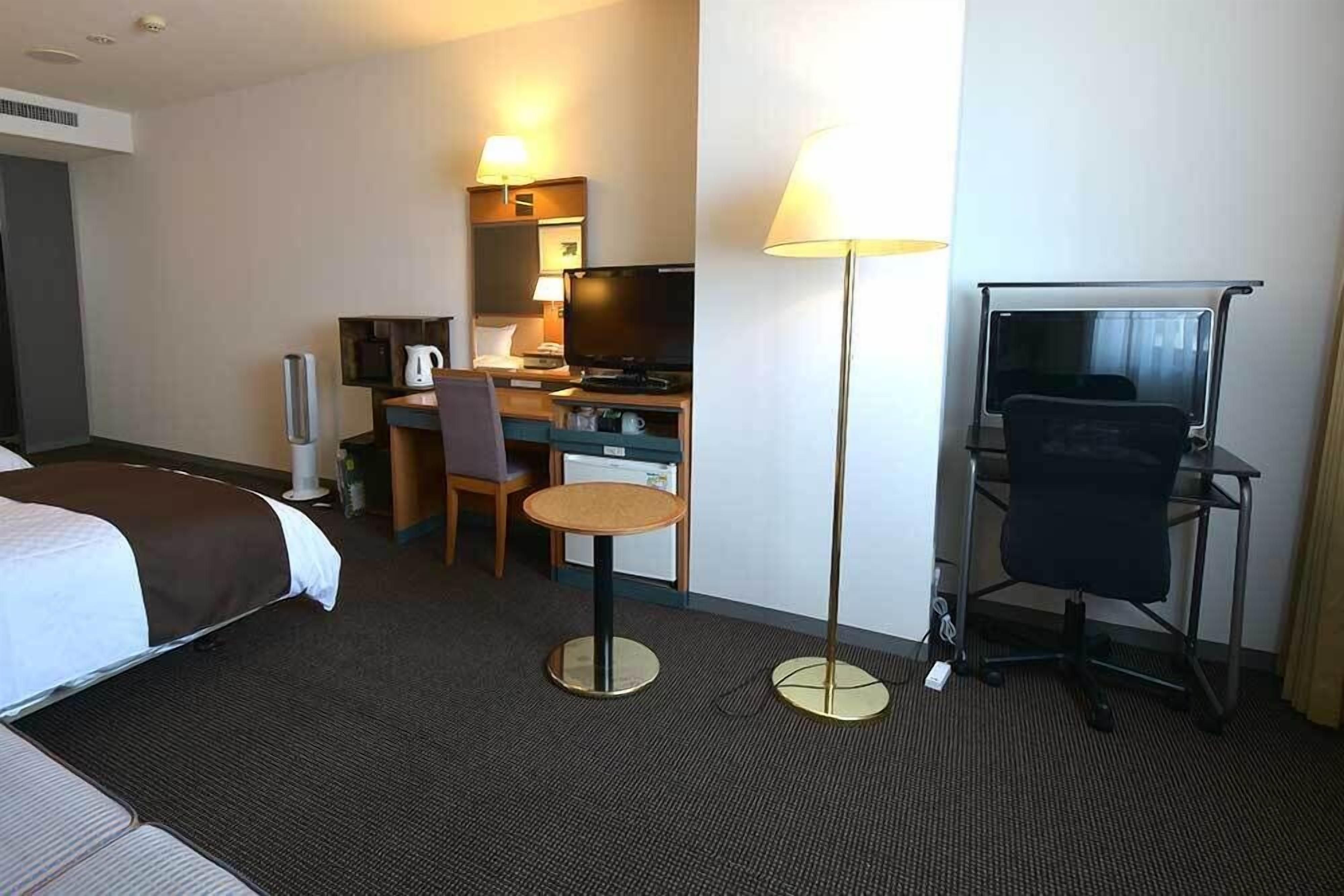 deluxe twin room, 2 bedrooms | desk, blackout curtains, free wifi, bed sheets