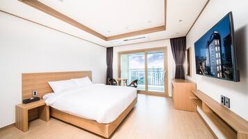 Double Room | Desk, soundproofing, free WiFi, bed sheets