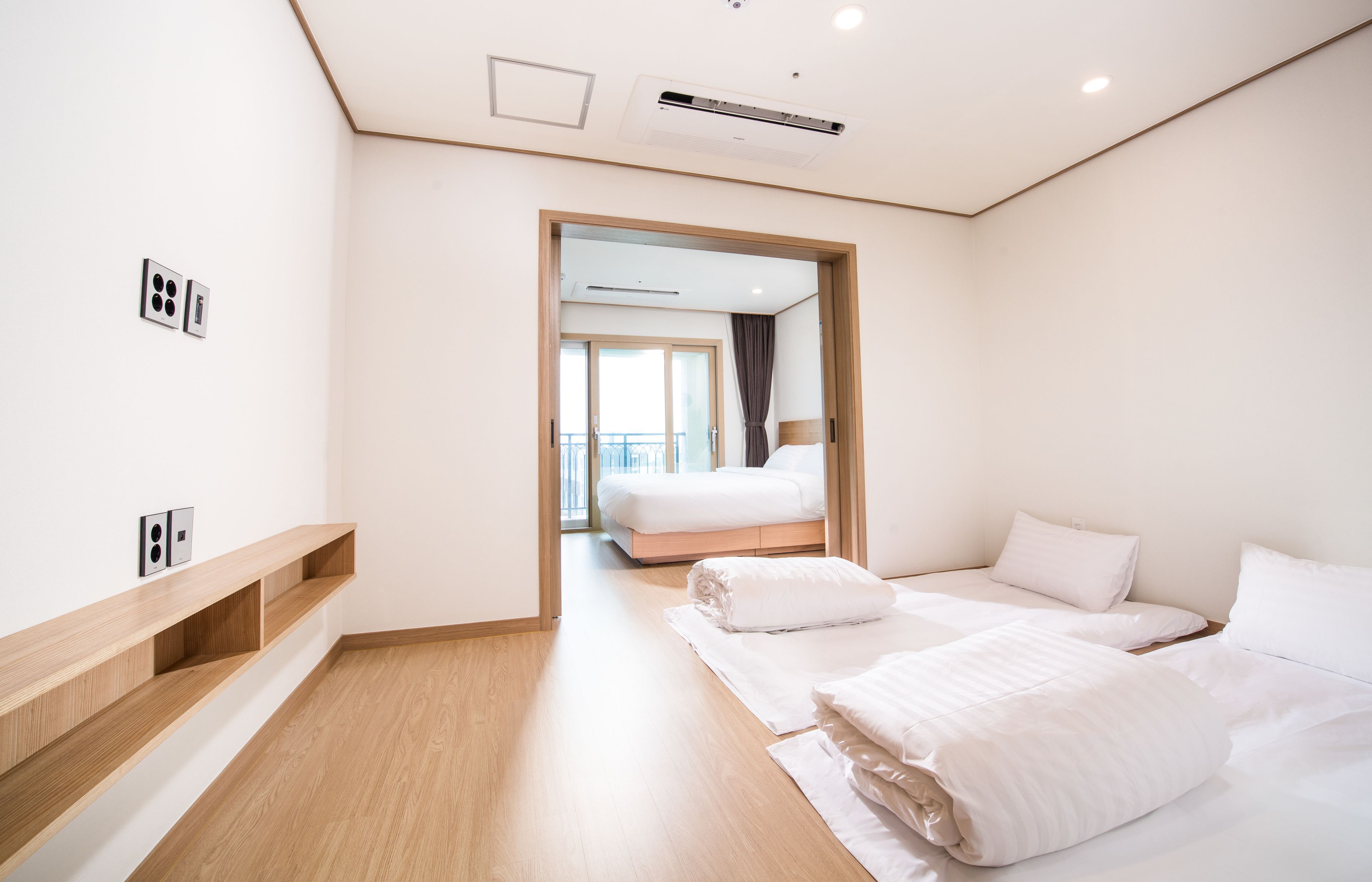 family room | 1 bedroom, desk, soundproofing, free wifi